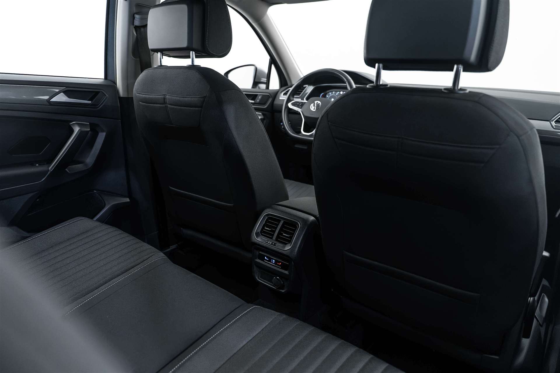VW Tiguan Allspace 1.5 TSI Life DSG 7-Plätzer-image-12