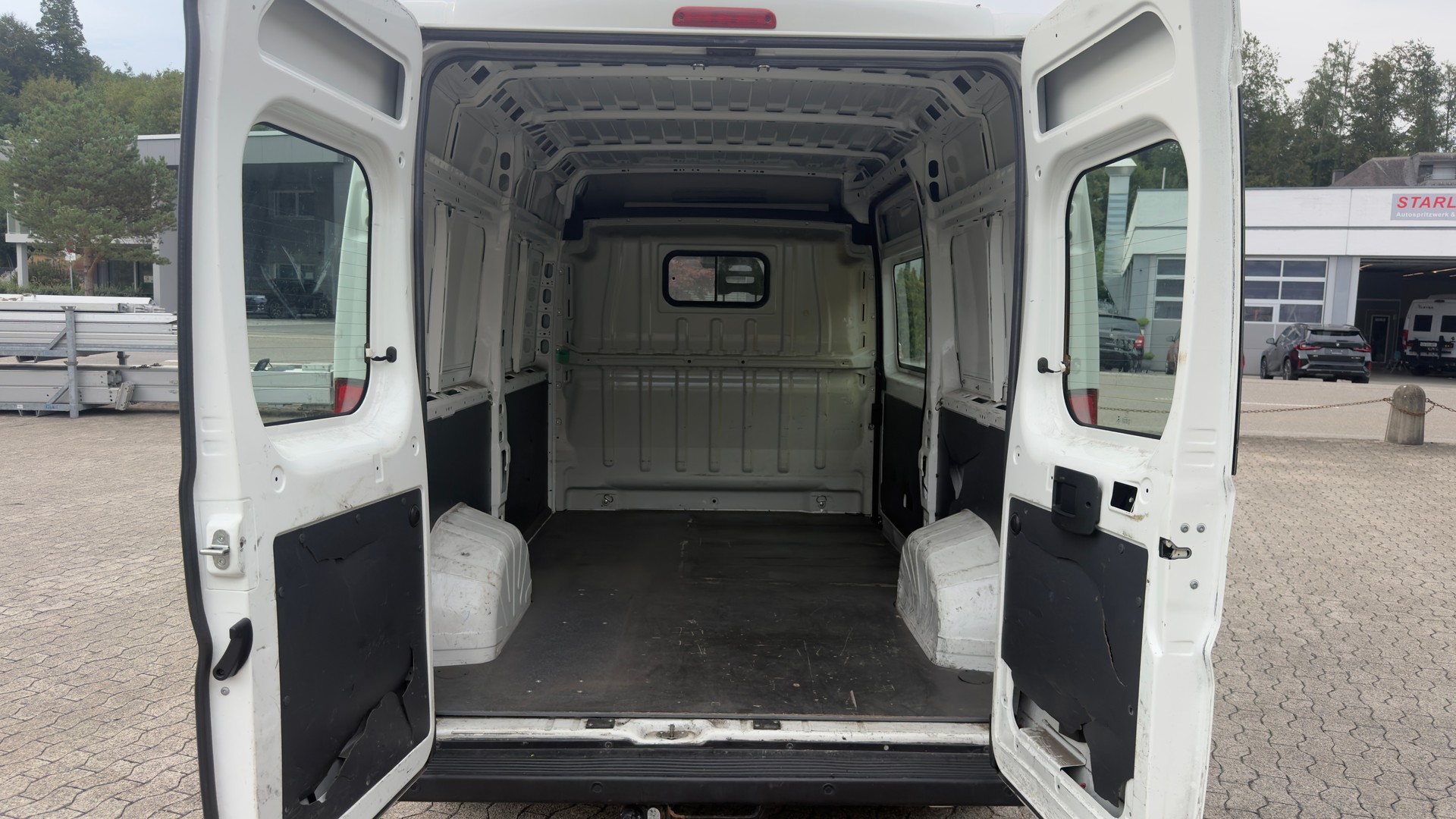 PEUGEOT Boxer 2.2 HDI 333 Active L2H2-image-11