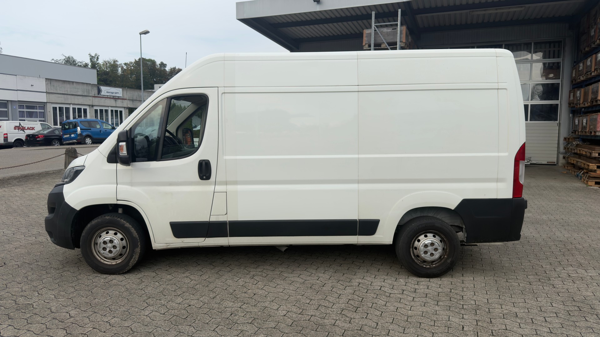 PEUGEOT Boxer 2.2 HDI 333 Active L2H2-image-1