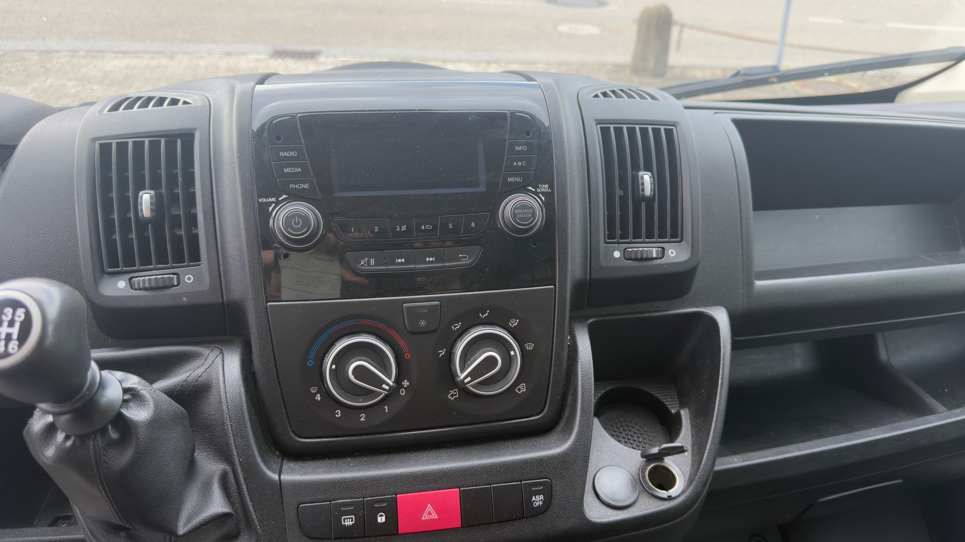 PEUGEOT Boxer 2.2 HDI 333 Active L2H2-image-10