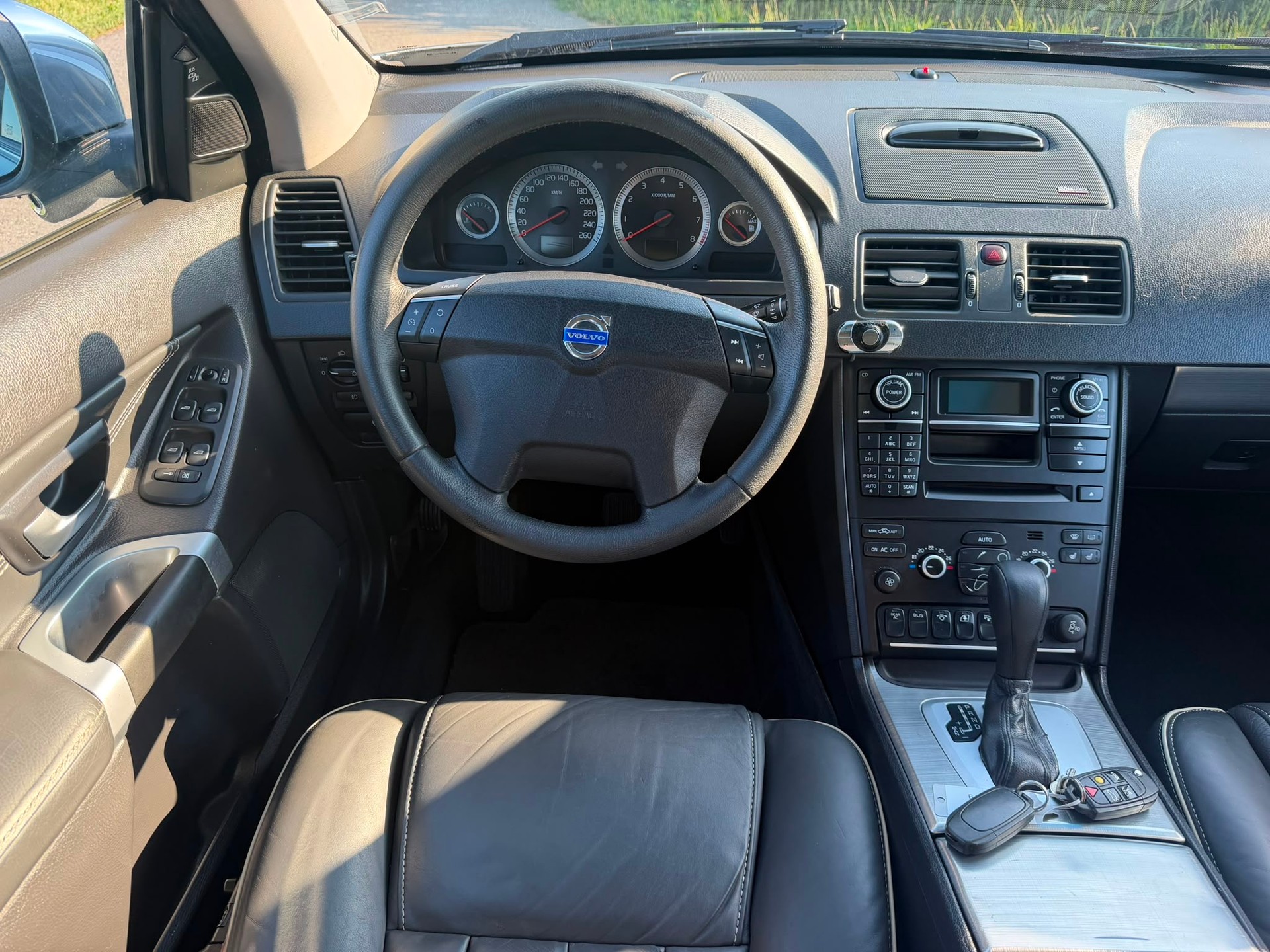 VOLVO XC90 V8 AWD Executive Geartronic-image-13
