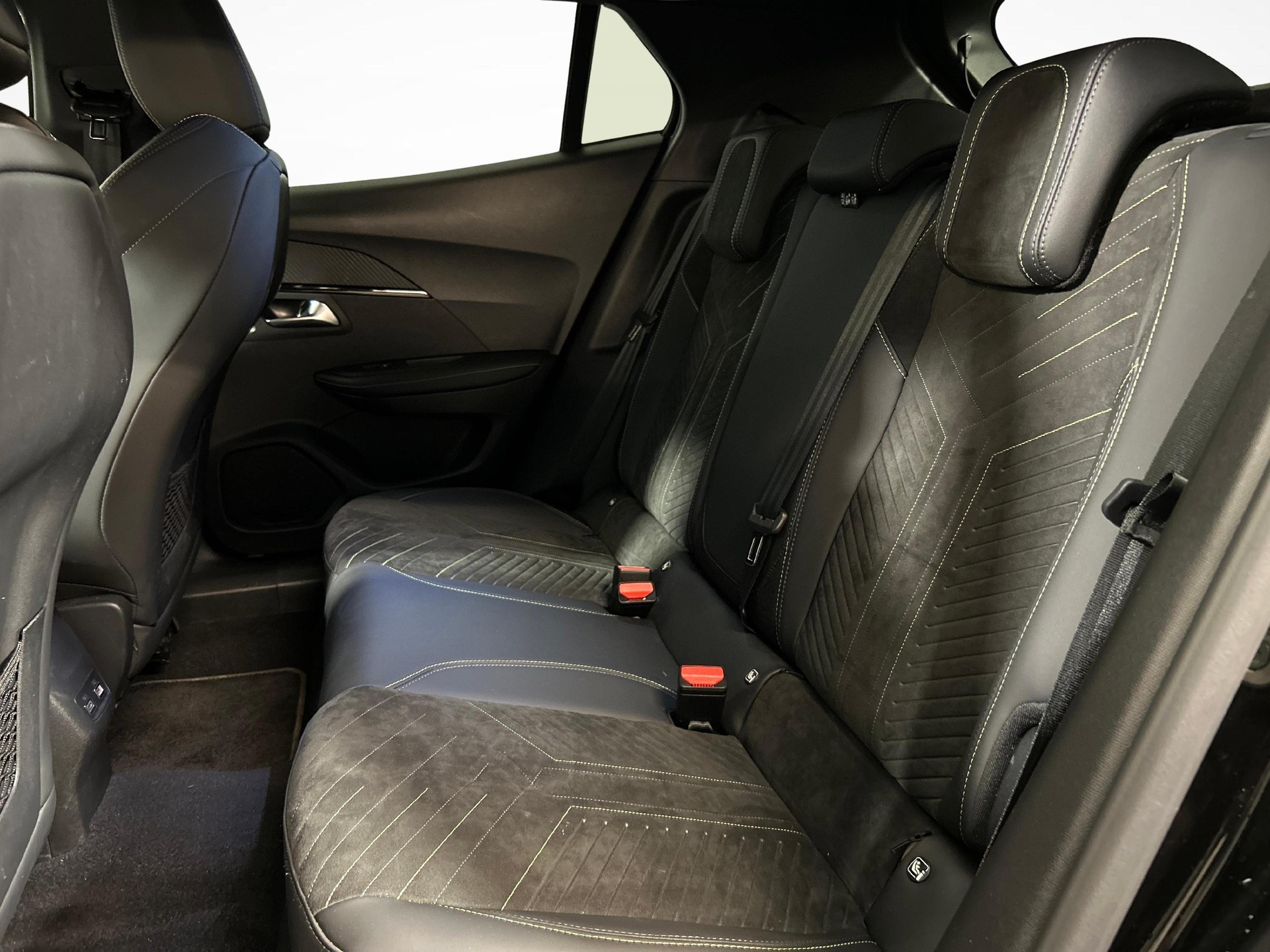 PEUGEOT 2008 1.2 Hybrid 145 GT-image-3