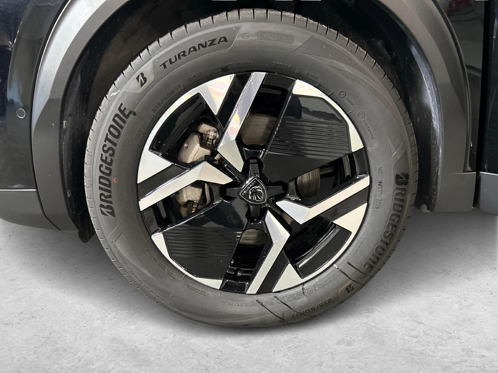 PEUGEOT 2008 1.2 Hybrid 145 GT-image-10