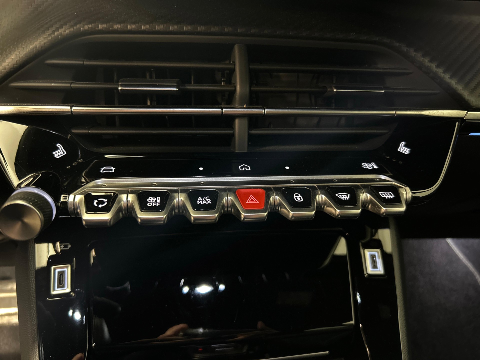 PEUGEOT 2008 1.2 Hybrid 145 GT-image-14