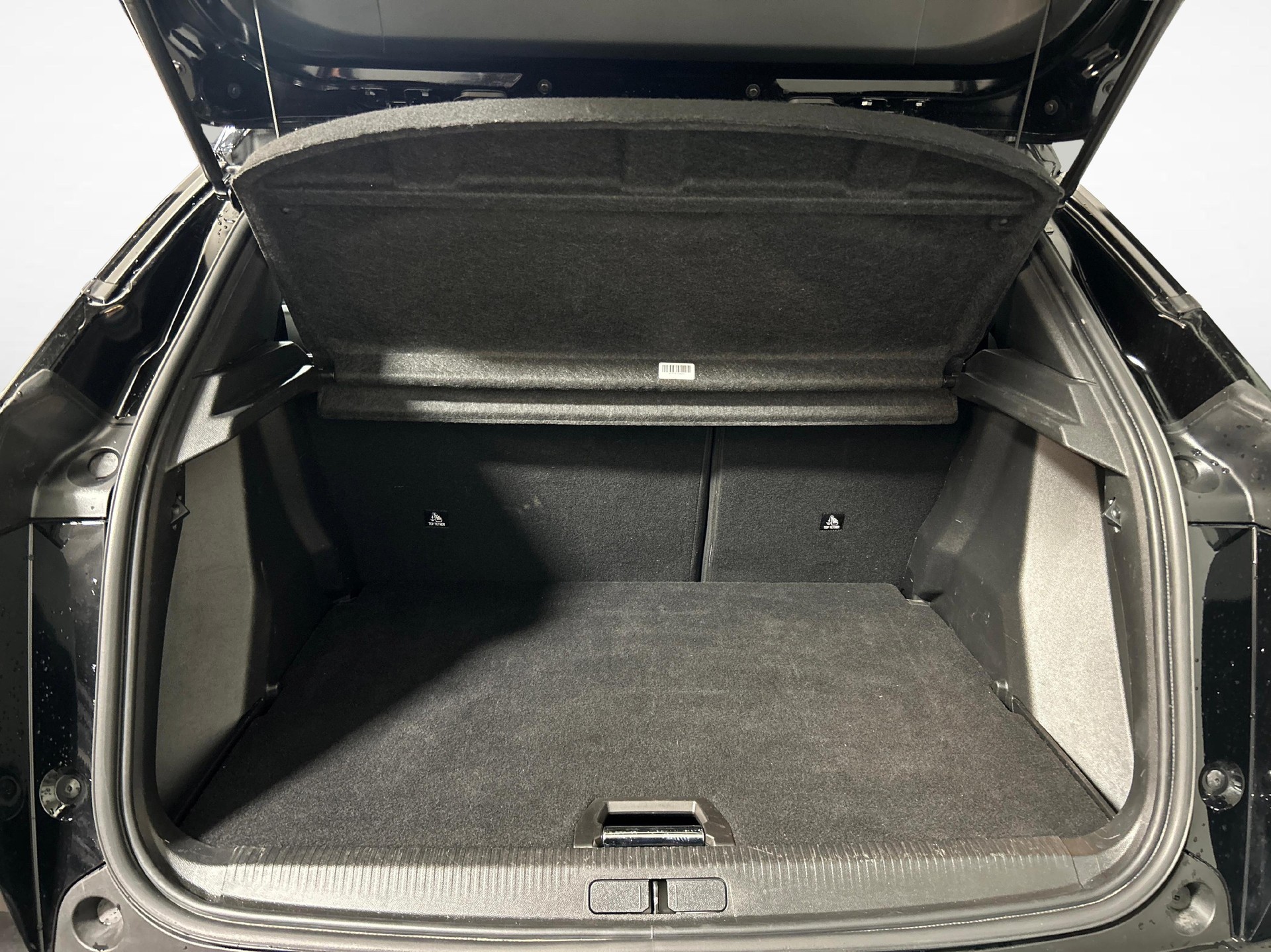 PEUGEOT 2008 1.2 Hybrid 145 GT-image-12