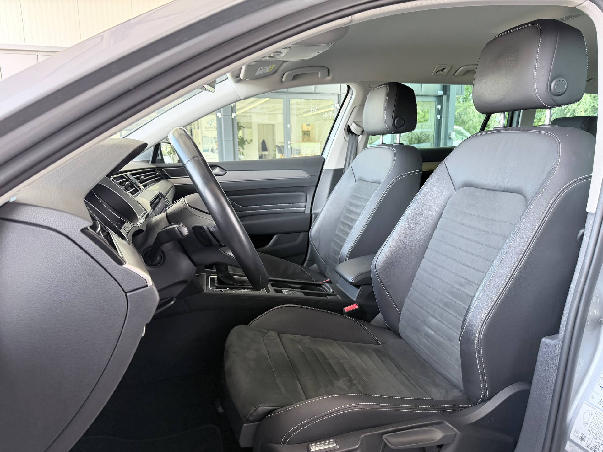VW Passat Variant 2.0 TDI 200 Elegance DSG 4m-image-5
