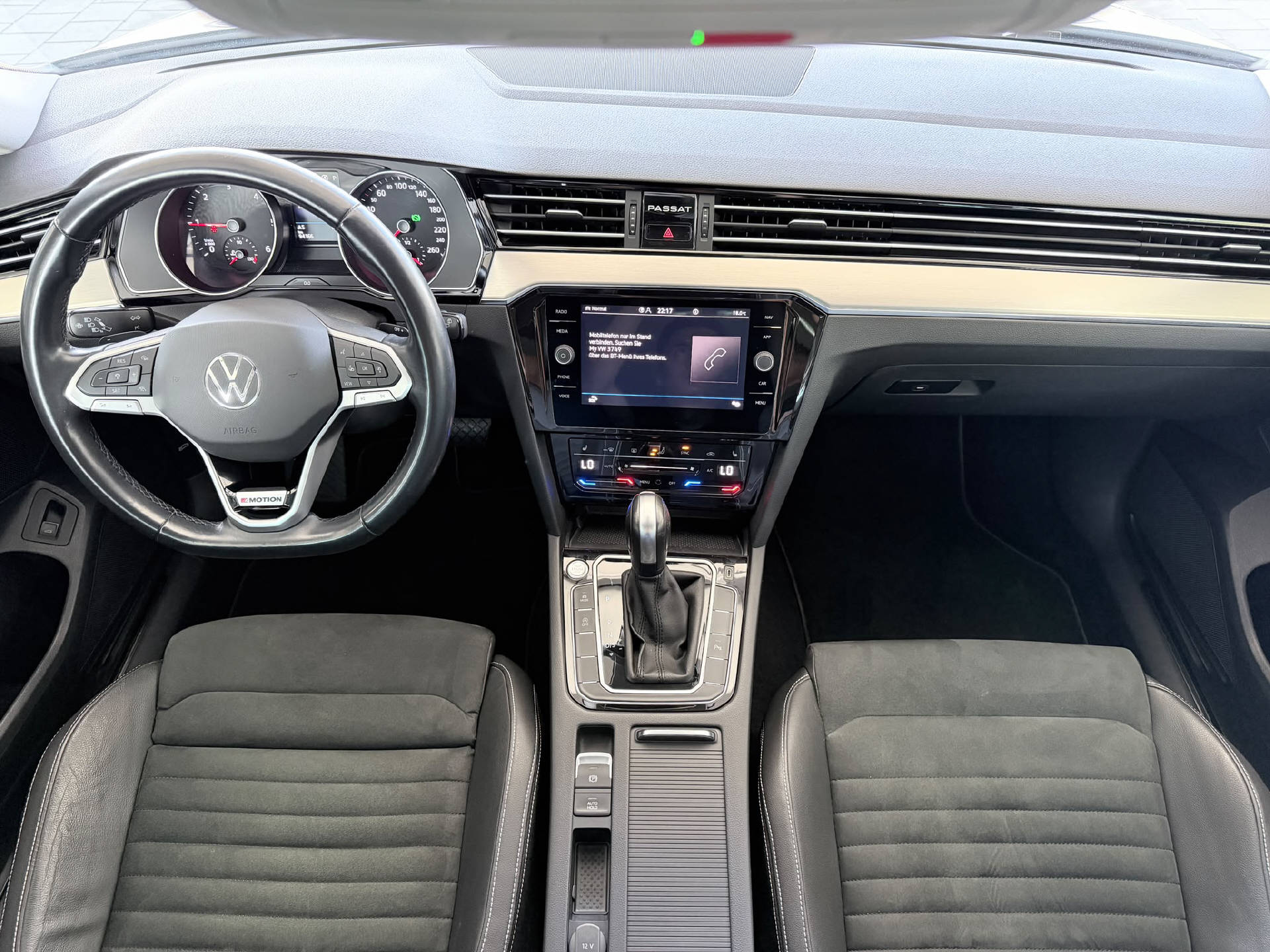 VW Passat Variant 2.0 TDI 200 Elegance DSG 4m-image-6