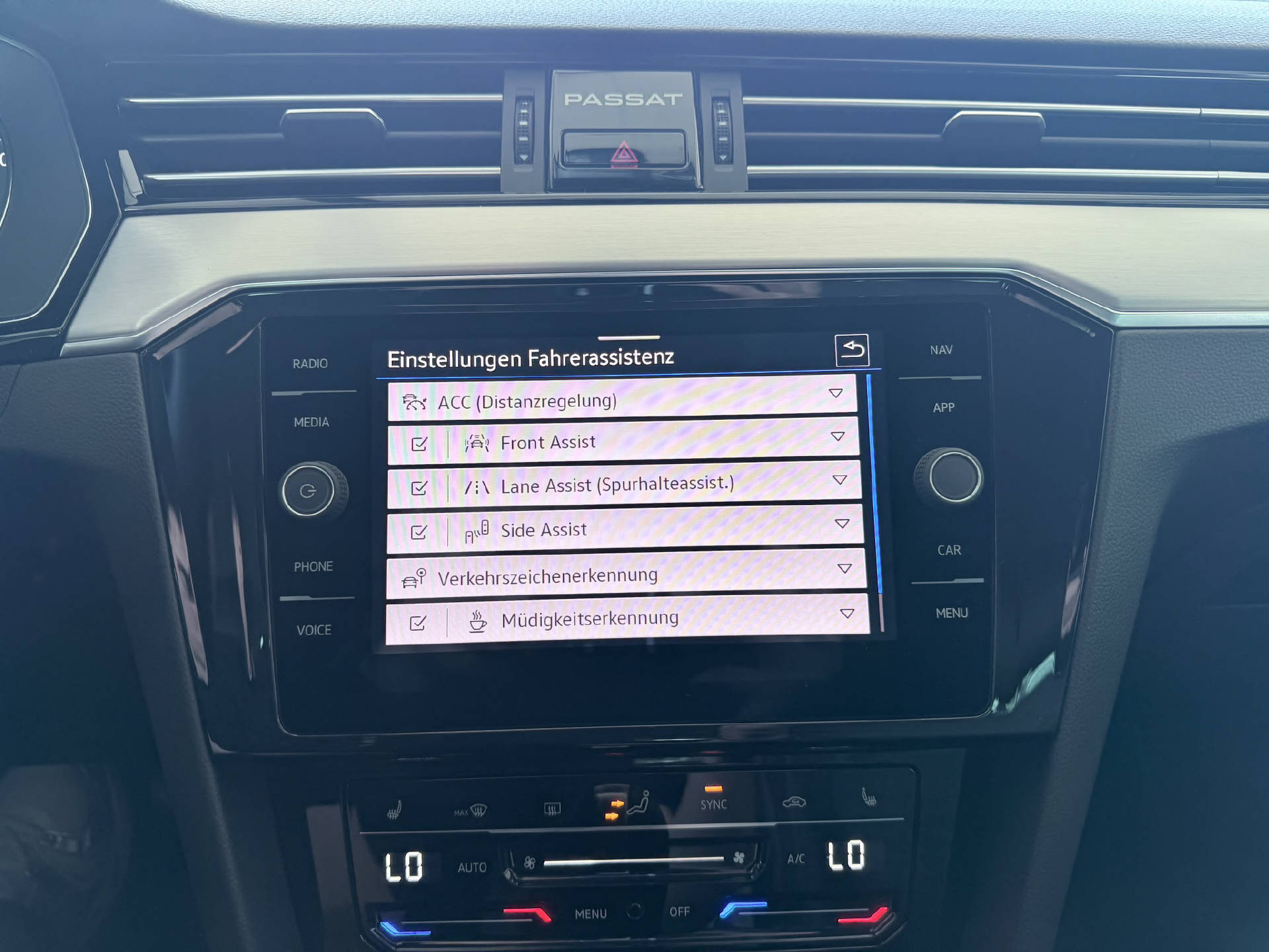VW Passat Variant 2.0 TDI 200 Elegance DSG 4m-image-9