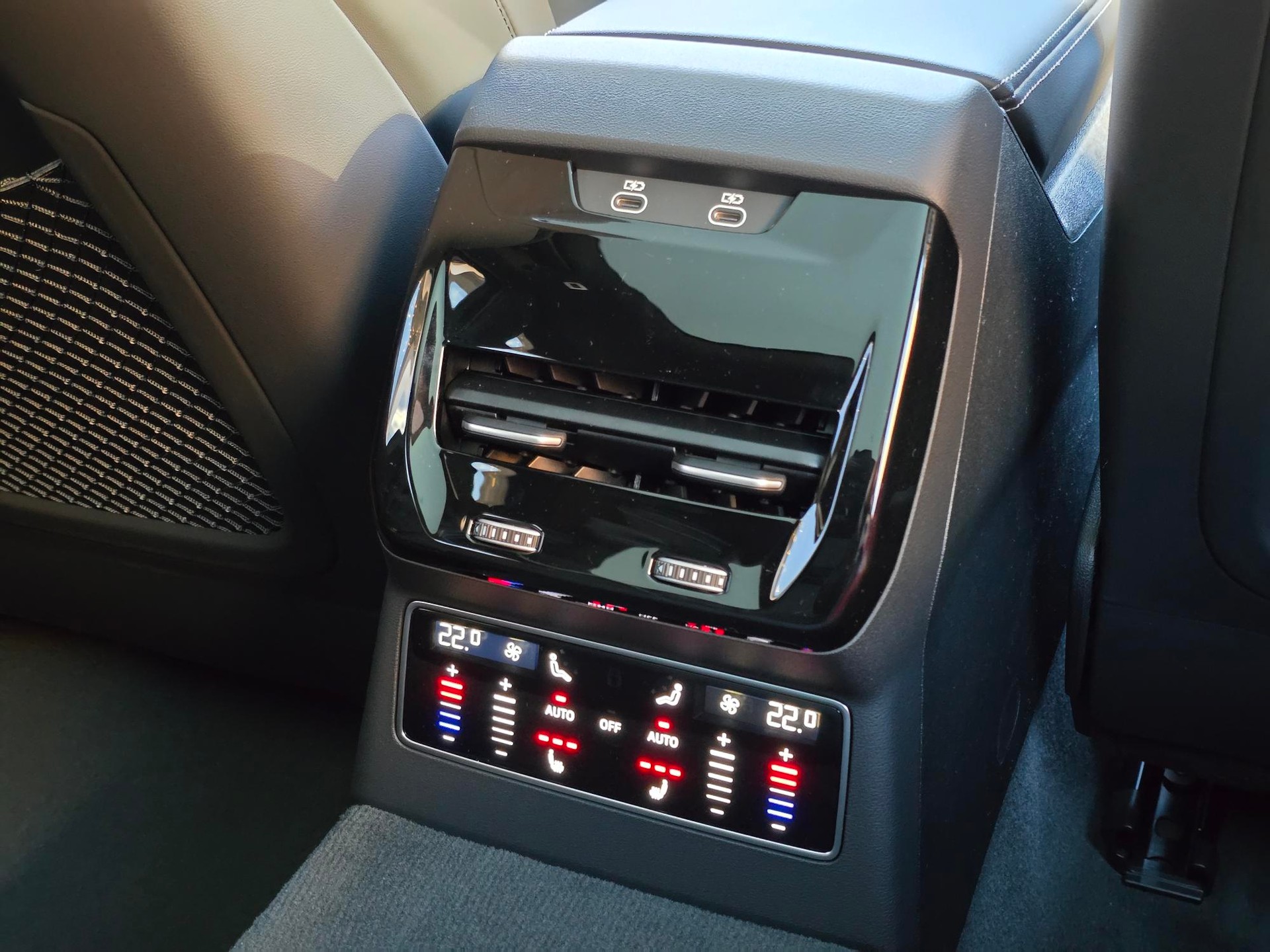 AUDI A6 Avant TFSI quattro 270 kW S tronic-image-8
