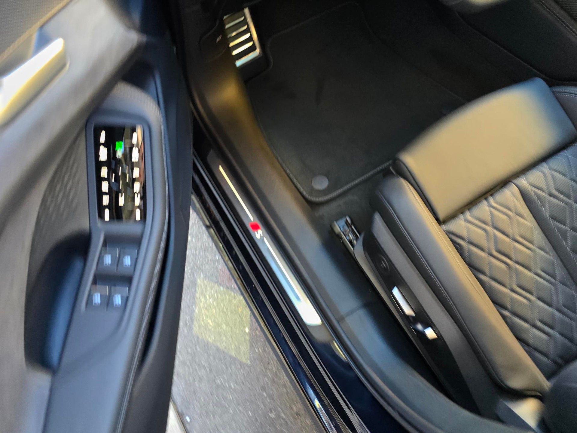 AUDI A6 Avant TFSI quattro 270 kW S tronic-image-15