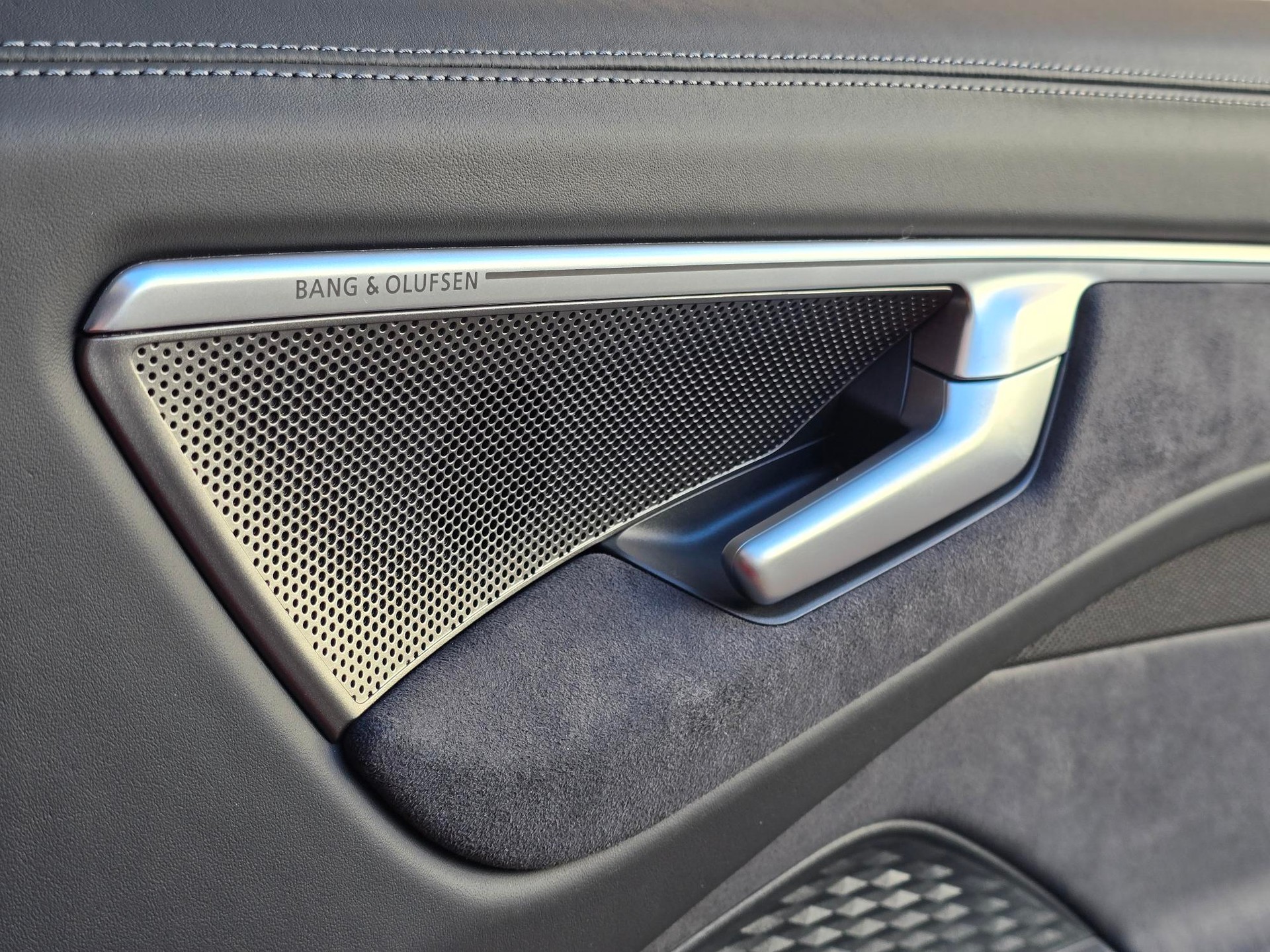 AUDI A6 Avant TFSI quattro 270 kW S tronic-image-11