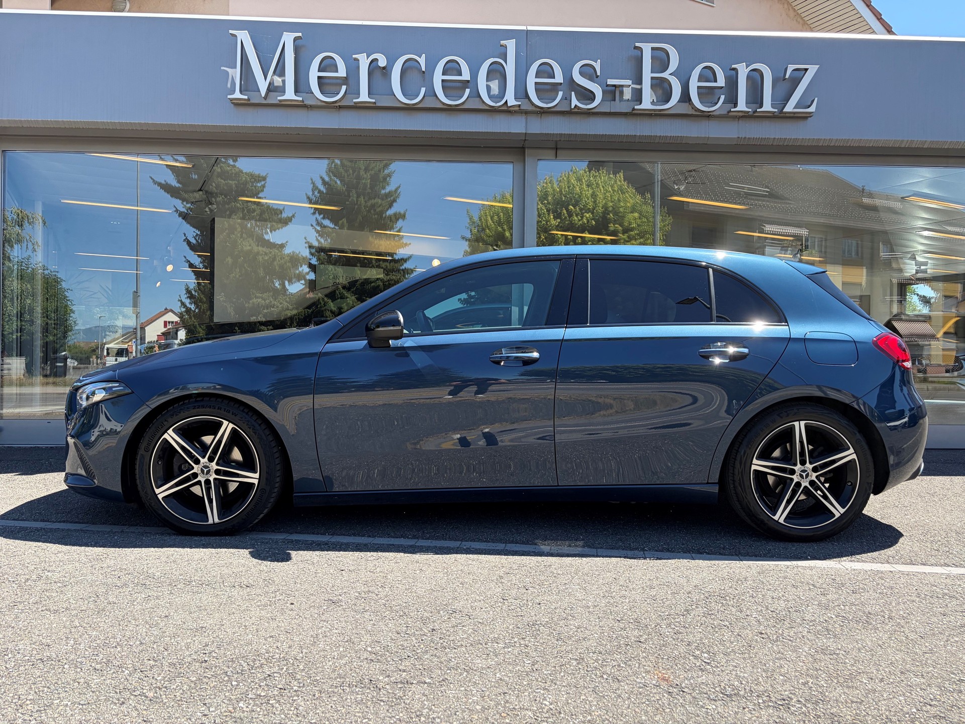 MERCEDES-BENZ A 180 Night Star 7G-DCT-image-1