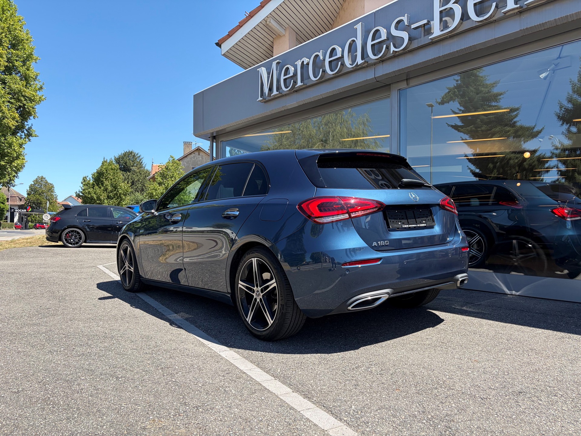 MERCEDES-BENZ A 180 Night Star 7G-DCT-image-2