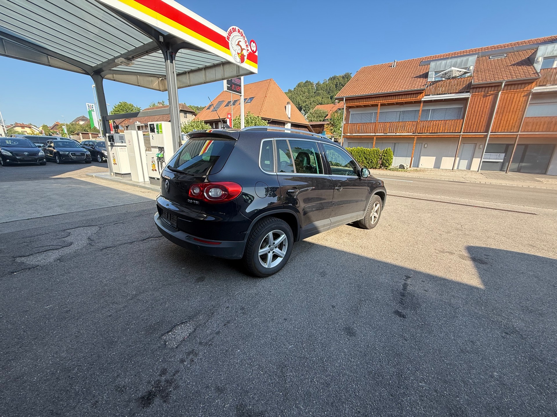 VW Tiguan 2.0 TSI Sport&Style-image-2
