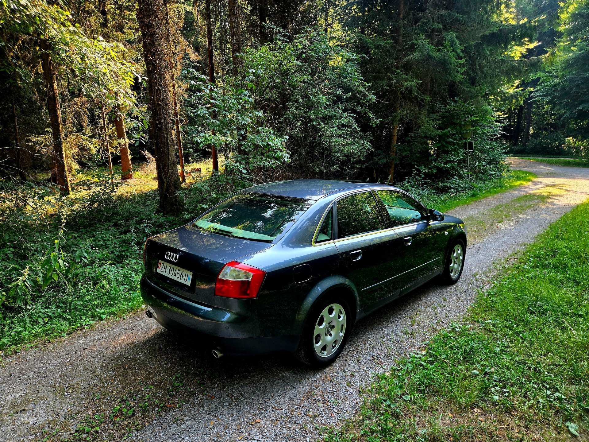 AUDI A4 3.0 V6 quattro-image-8