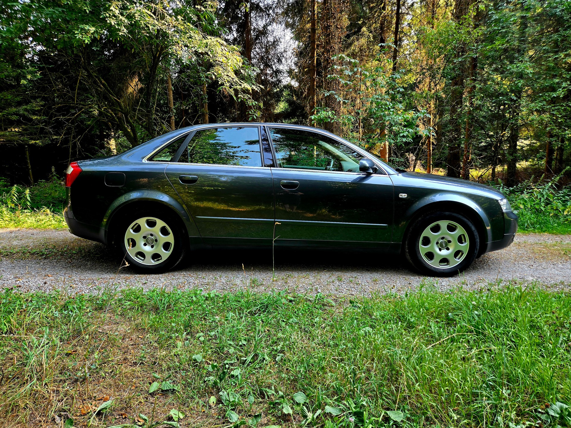 AUDI A4 3.0 V6 quattro-image-9