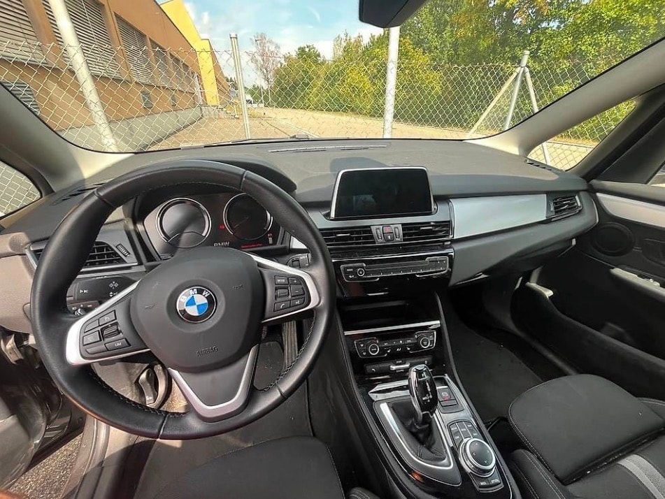 BMW 216d Gran Tourer DKG Sport Line-image-4