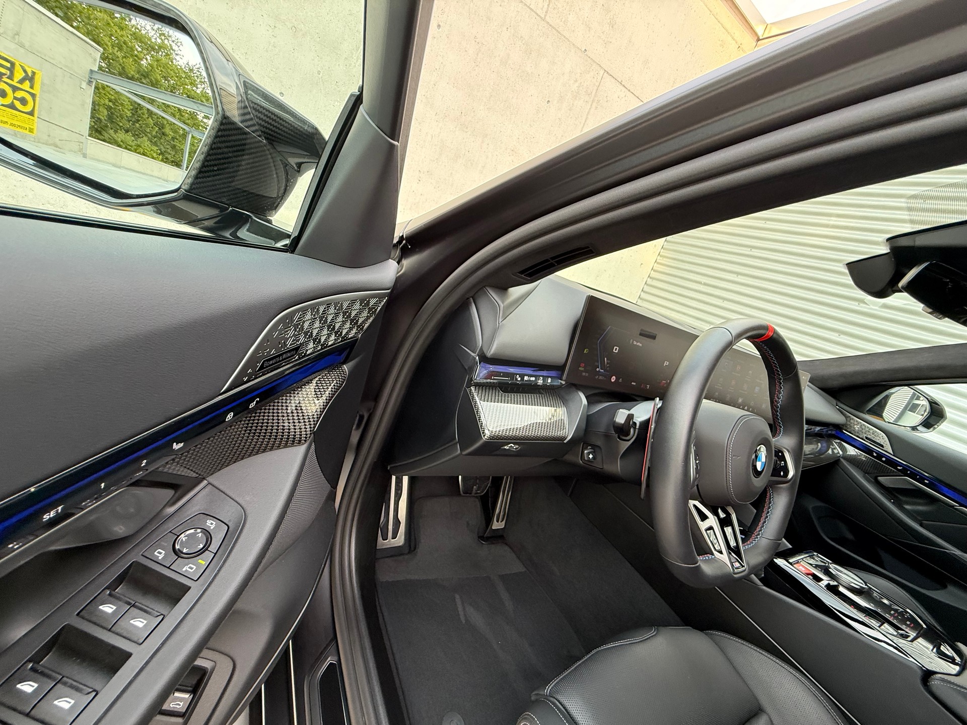 BMW M5 xDrive-image-8