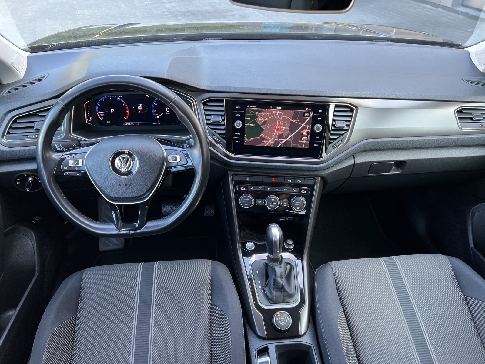 VW T-Roc 1.5 TSI EVO Advance DSG 4Motion-image-9