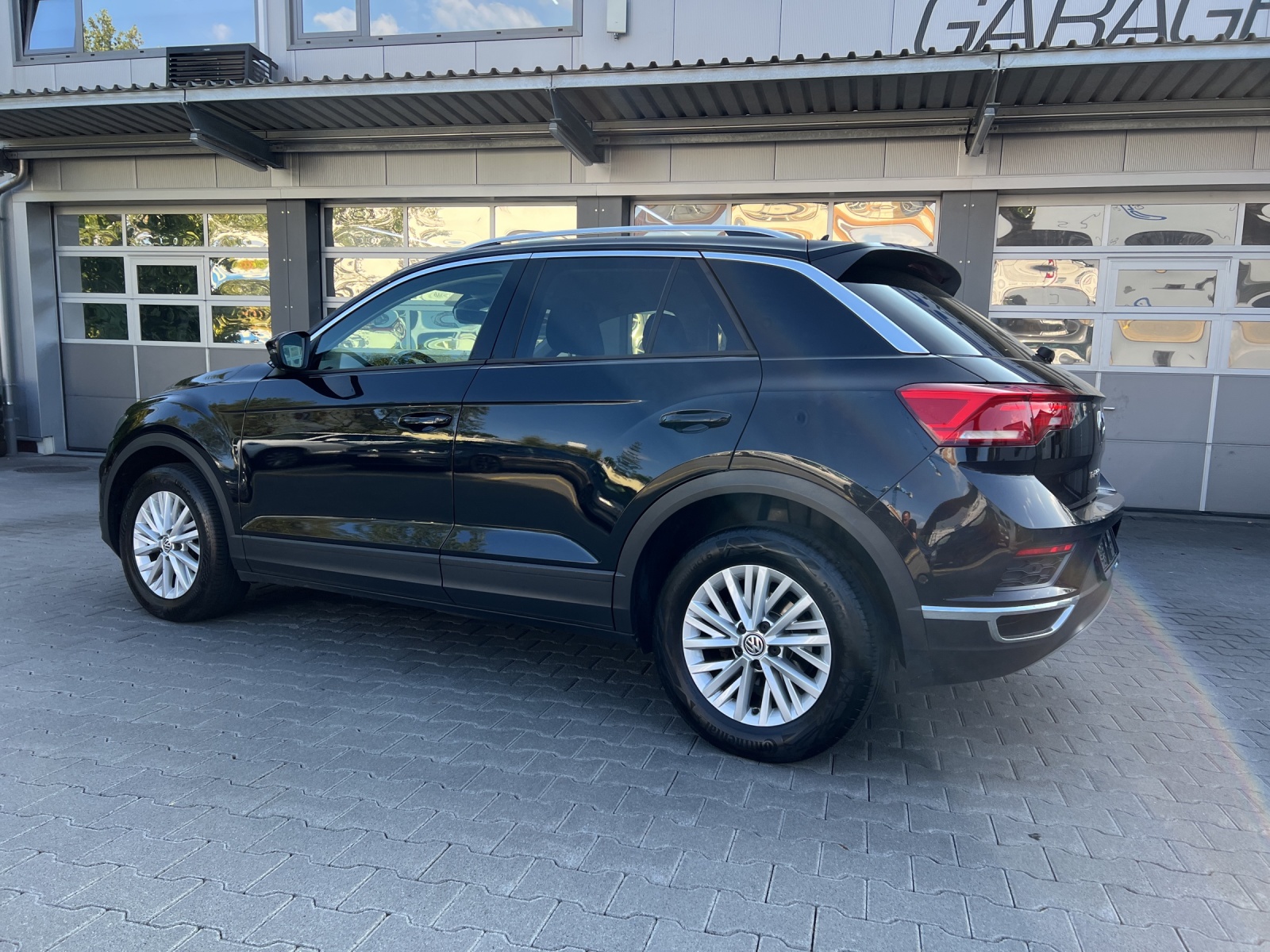 VW T-Roc 1.5 TSI EVO Advance DSG 4Motion-image-2