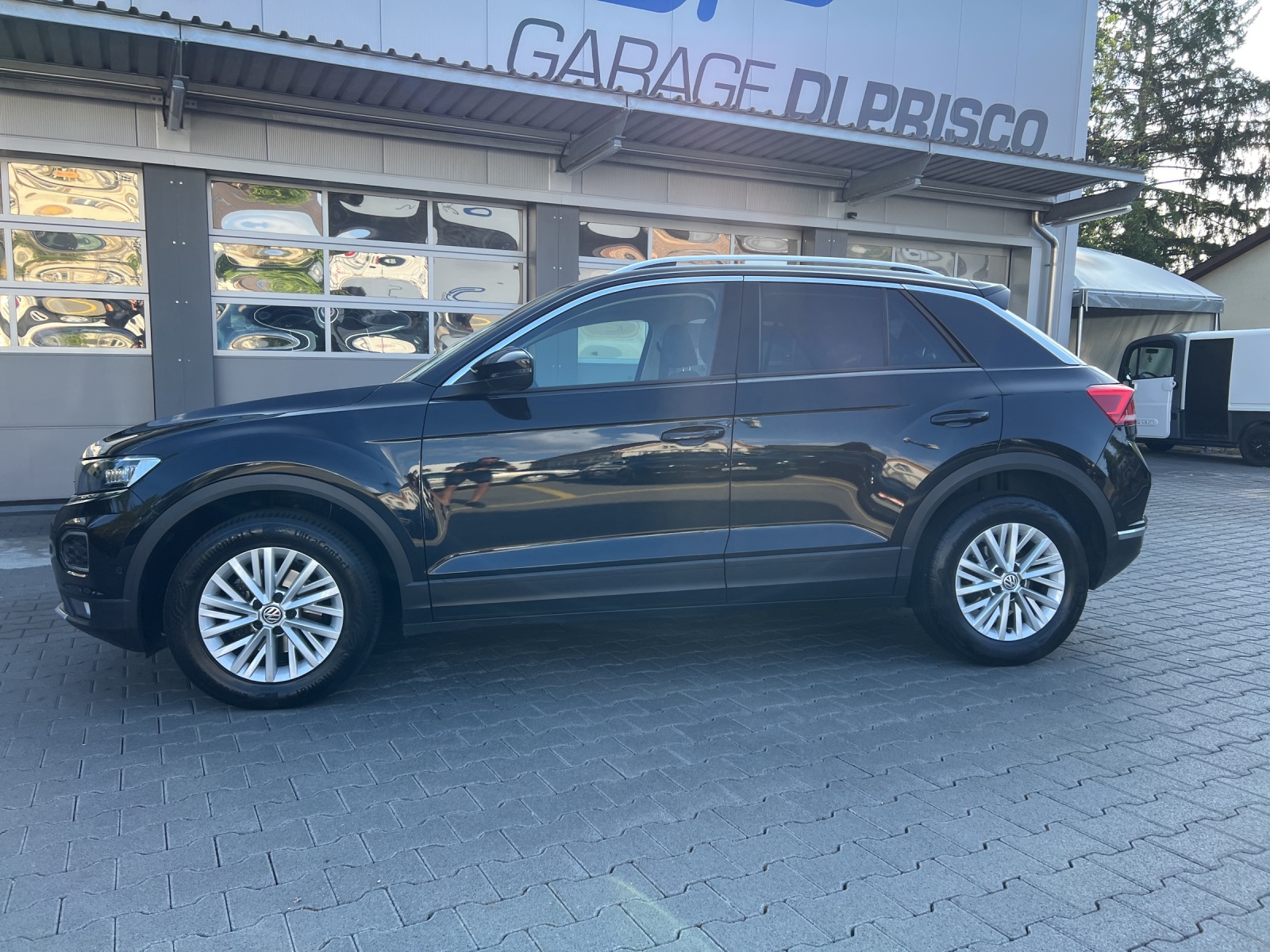 VW T-Roc 1.5 TSI EVO Advance DSG 4Motion-image-1