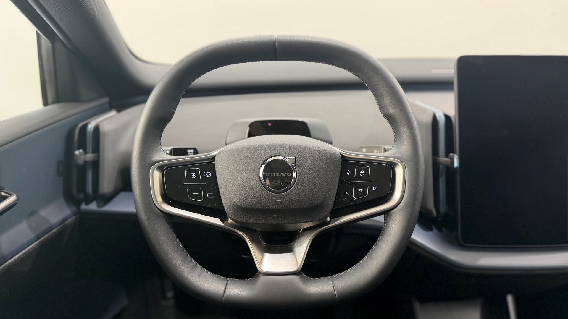 VOLVO EX 30 E60 Twin Ultra Performanc-image-10