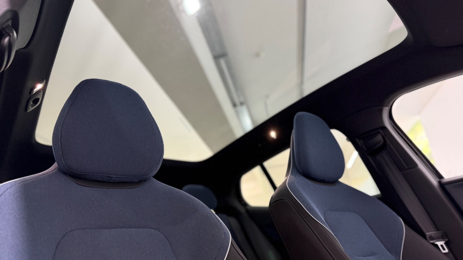 VOLVO EX 30 E60 Twin Ultra Performanc-image-13