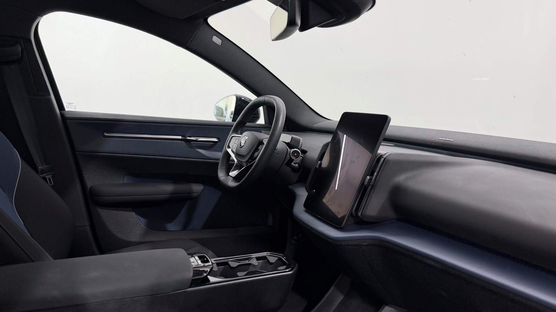 VOLVO EX 30 E60 Twin Ultra Performanc-image-4