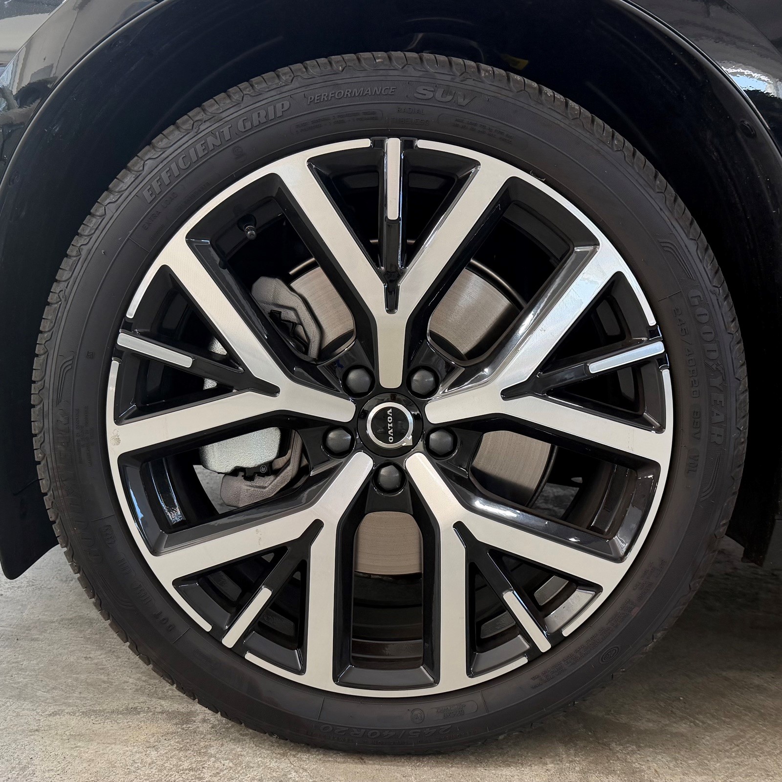 VOLVO EX 30 E60 Twin Ultra Performanc-image-9