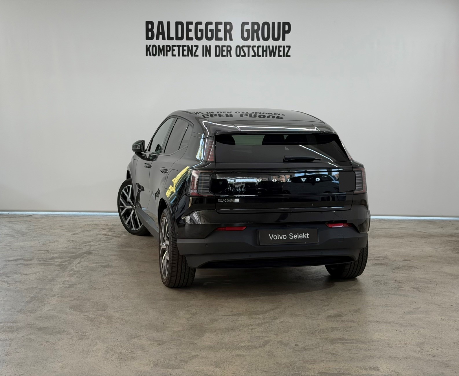 VOLVO EX 30 E60 Twin Ultra Performanc-image-1