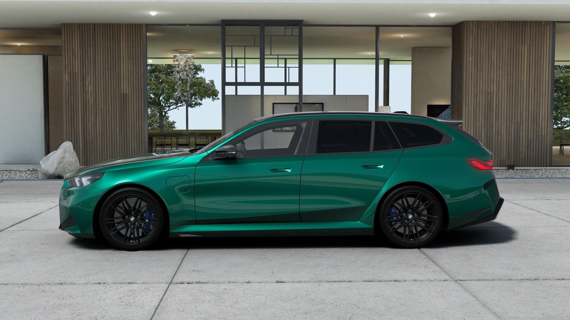 BMW M5 xDrive Touring-showroom-element-1