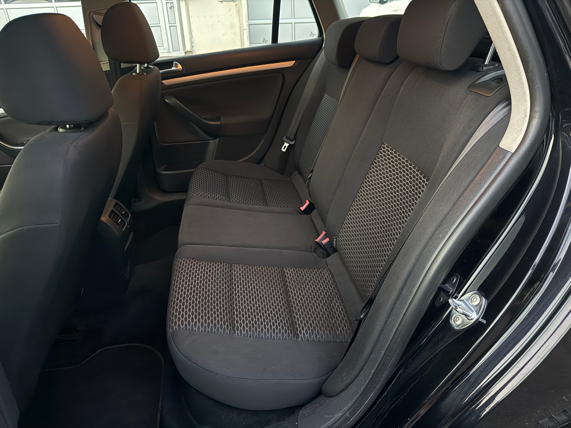 VW Golf Variant 1.6 TDI Trendline DSG-image-10