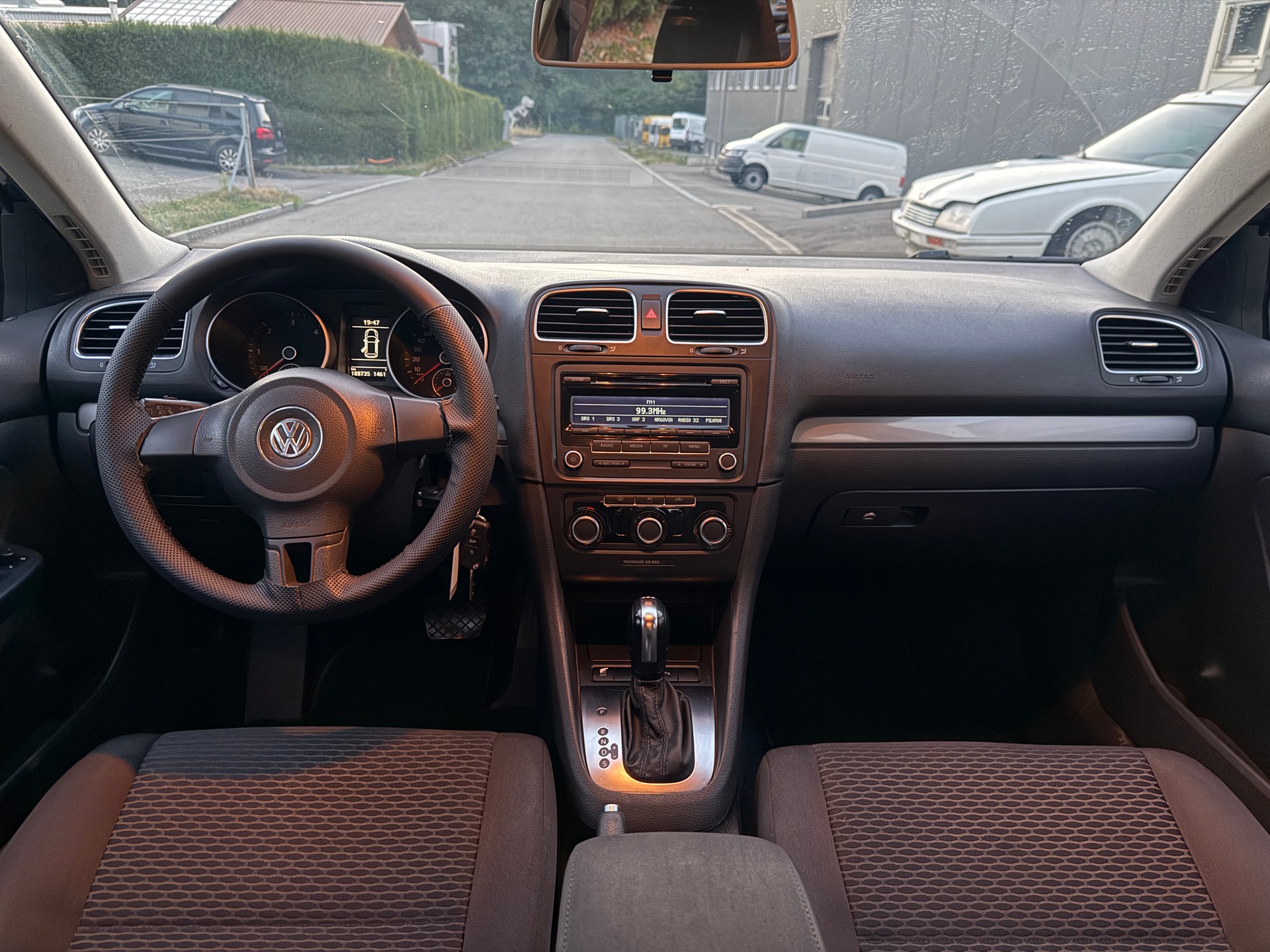 VW Golf Variant 1.6 TDI Trendline DSG-image-6