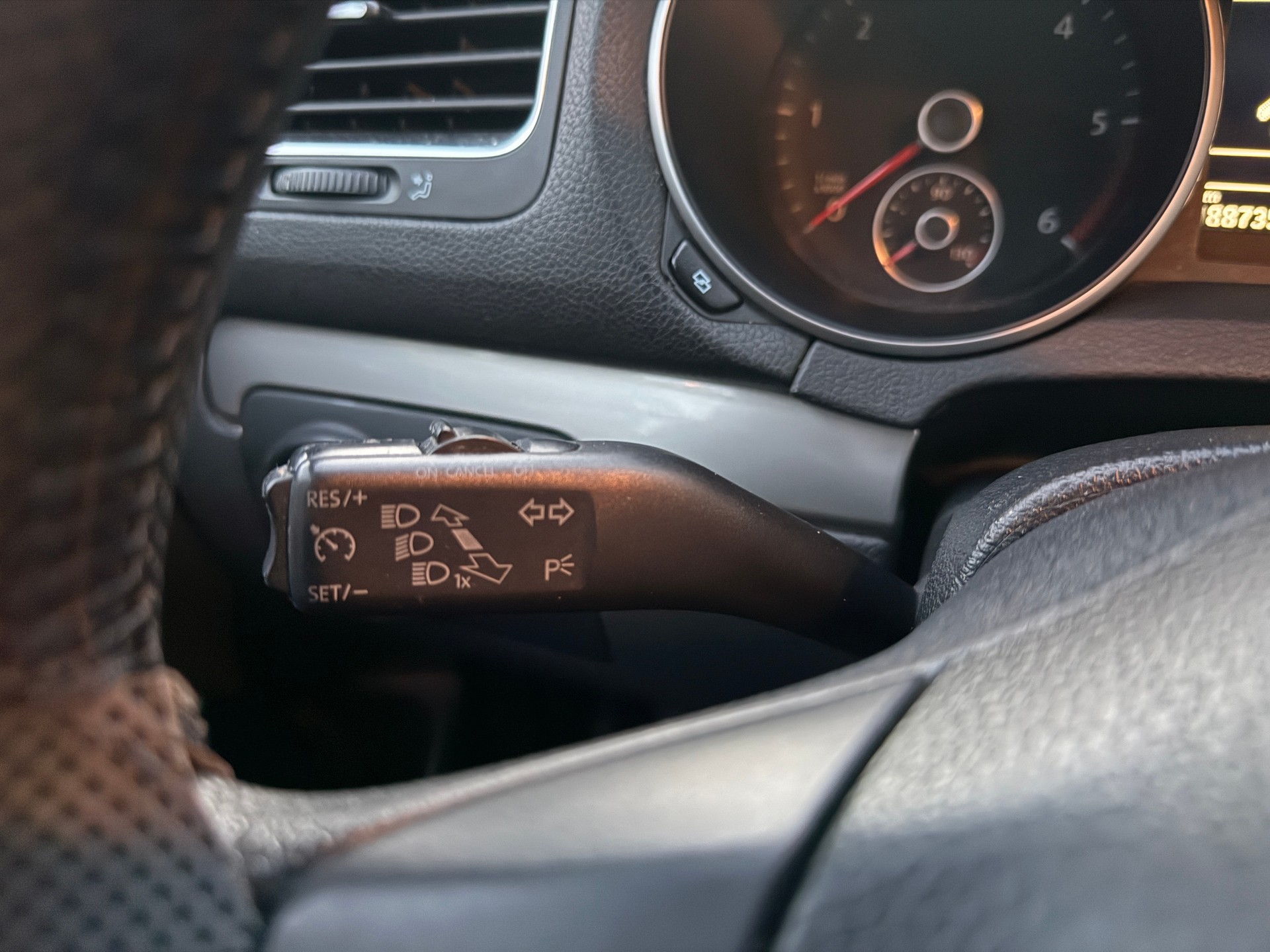VW Golf Variant 1.6 TDI Trendline DSG-image-9