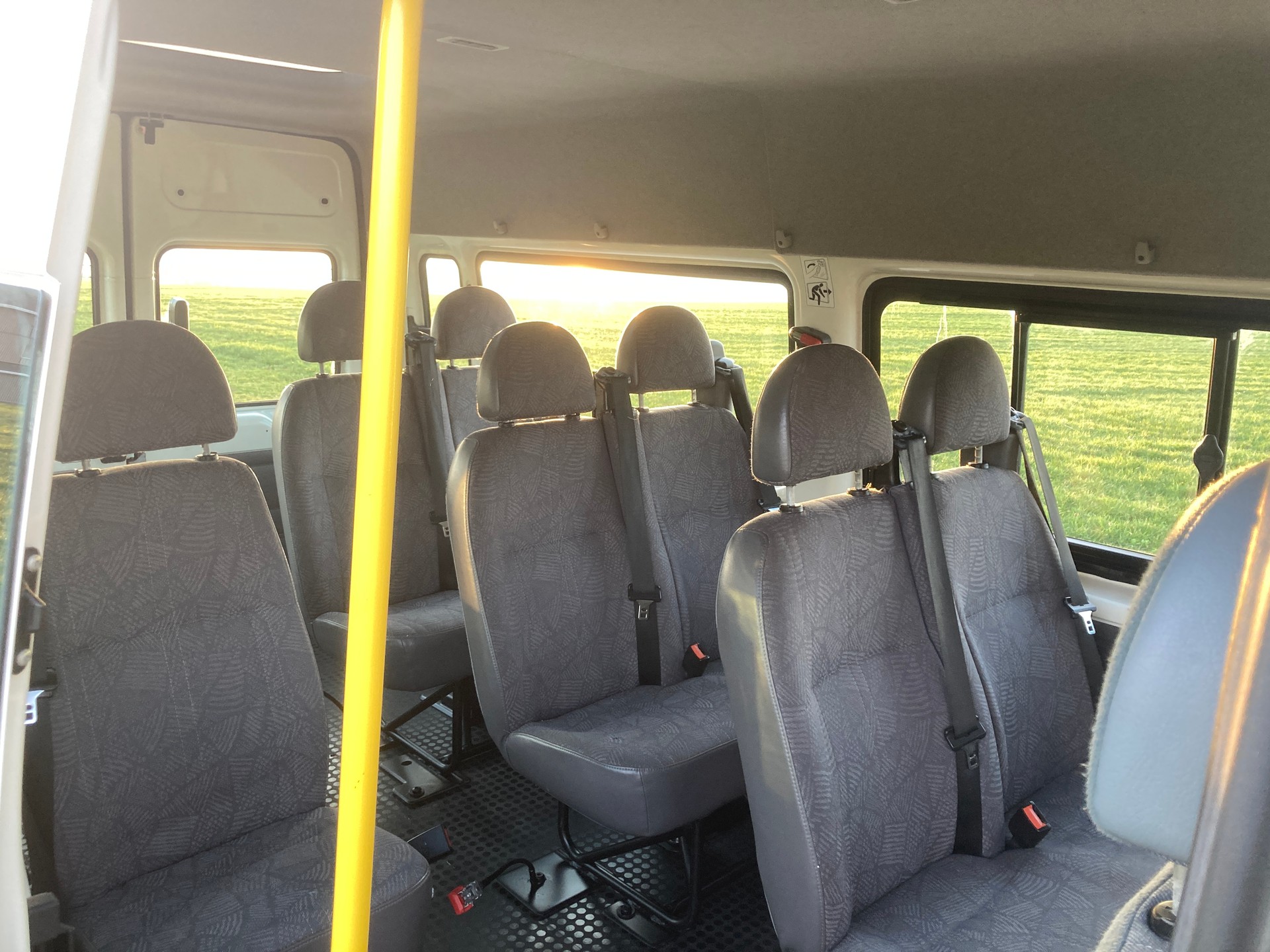 FORD Transit 2.4 TDCi Bus 14 Pl. mit Anhängerkupplung-image-8