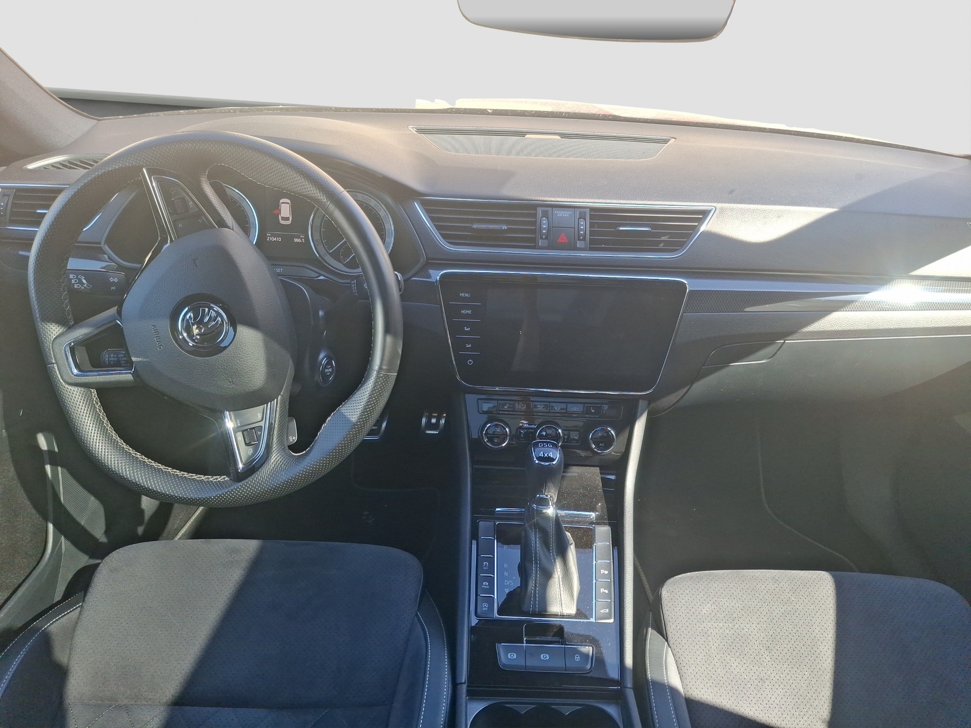 SKODA Superb Combi 2.0 TDi Ambition 4x4 DSG-image-8