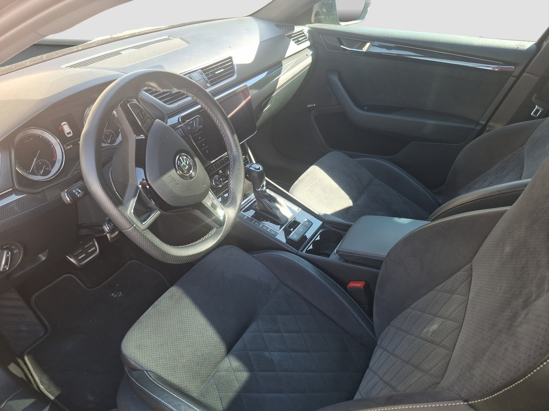 SKODA Superb Combi 2.0 TDi Ambition 4x4 DSG-image-7