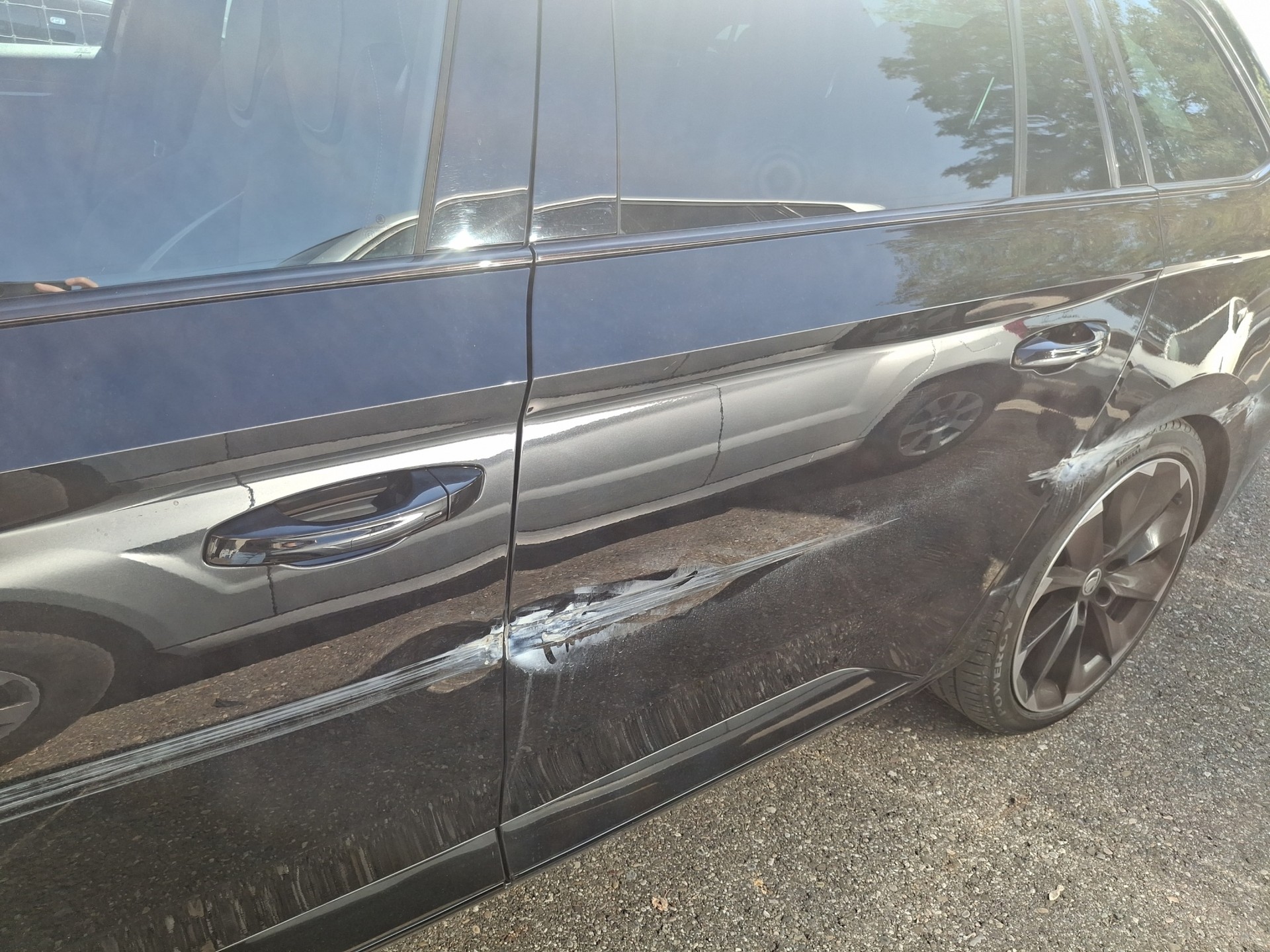 SKODA Superb Combi 2.0 TDi Ambition 4x4 DSG-image-12