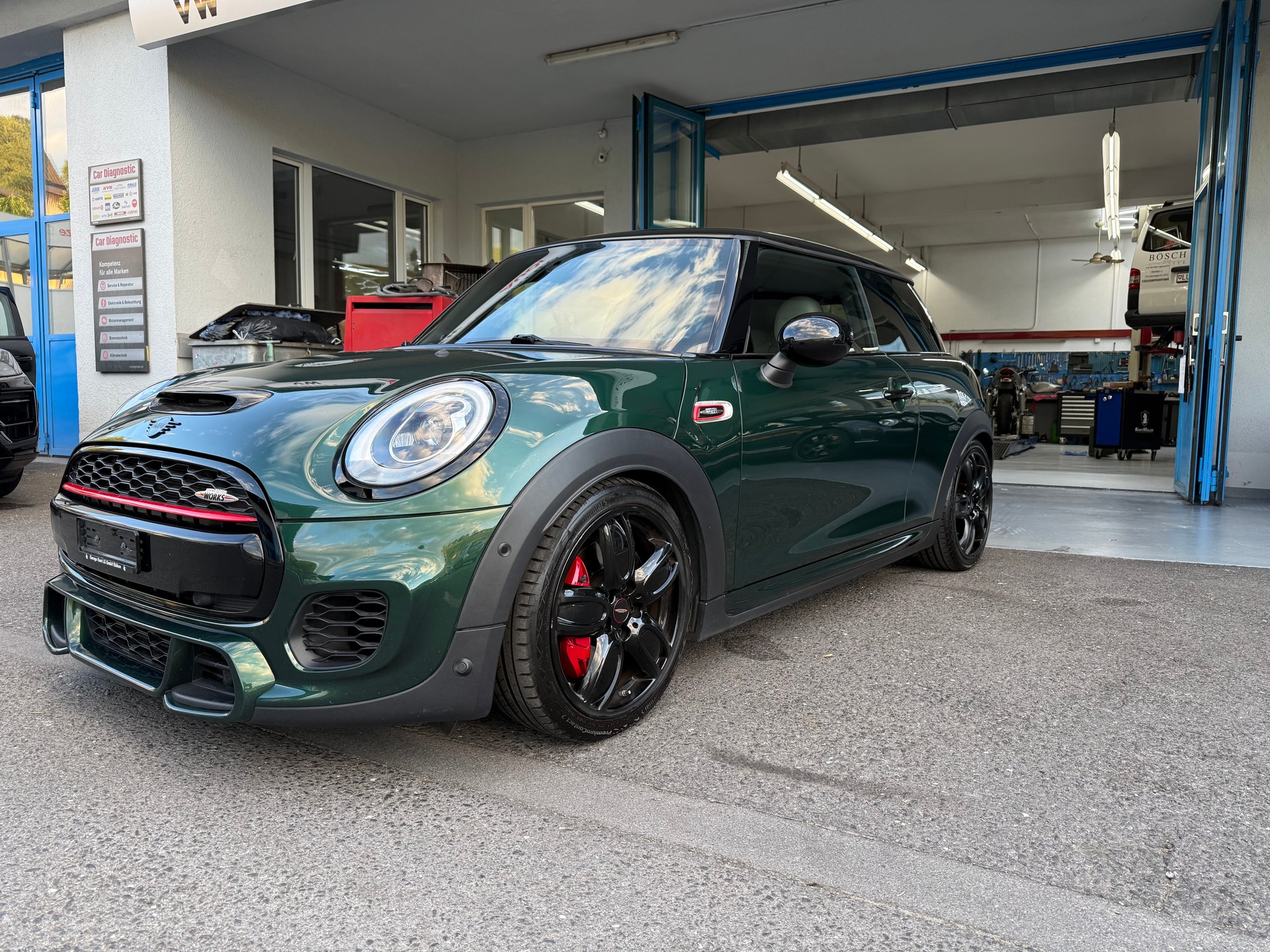 MINI Cooper John Cooper Works Steptronic-image-3