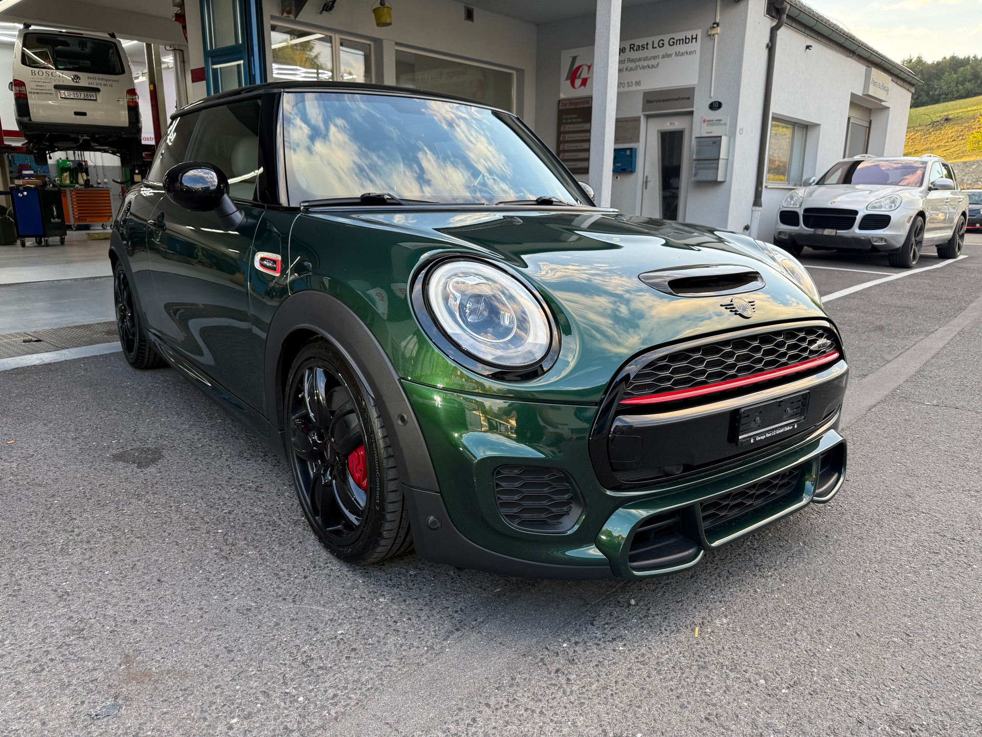 MINI Cooper John Cooper Works Steptronic-image-0