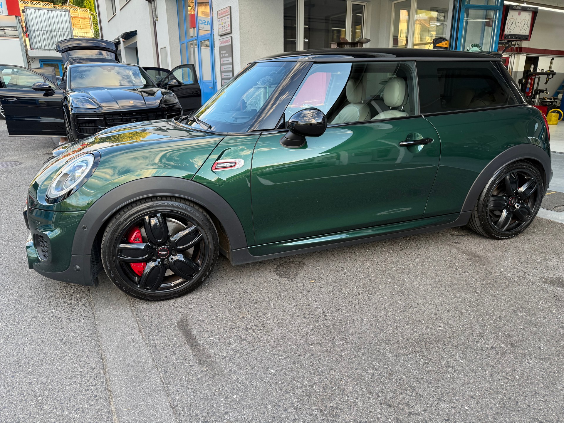 MINI Cooper John Cooper Works Steptronic-image-4