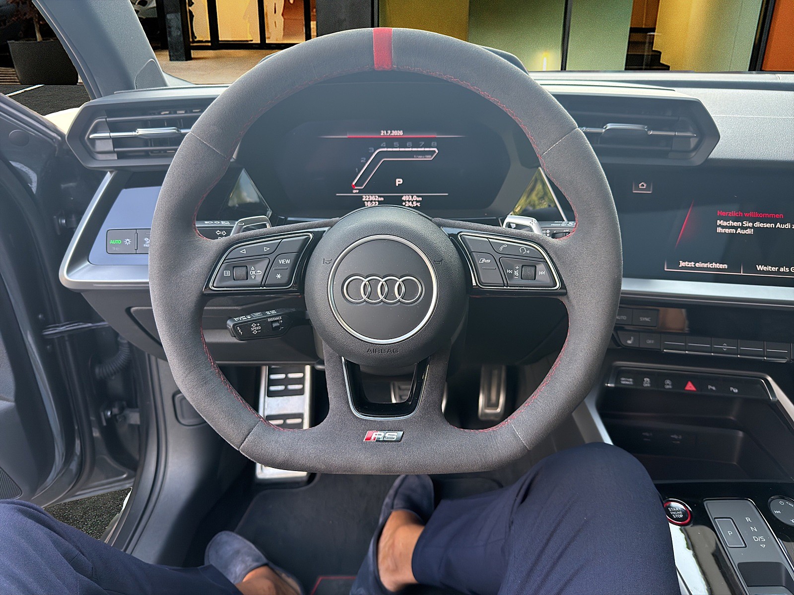 AUDI RS3 Sportback 2.5 TFSI Quattro S-Tronic / Pano - Leder - ACC-image-17