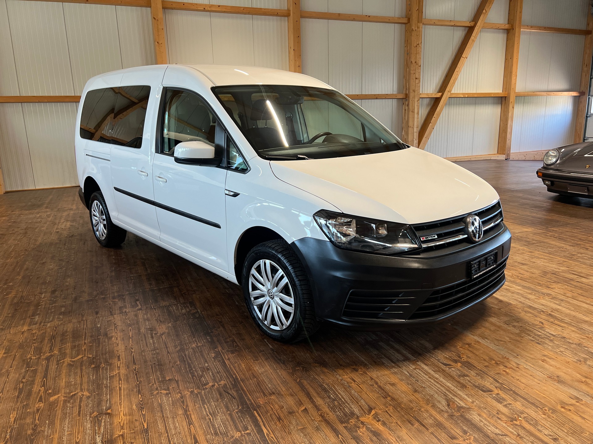 VW Caddy Maxi 2.0 TDI Trendline 4Motion-image-2