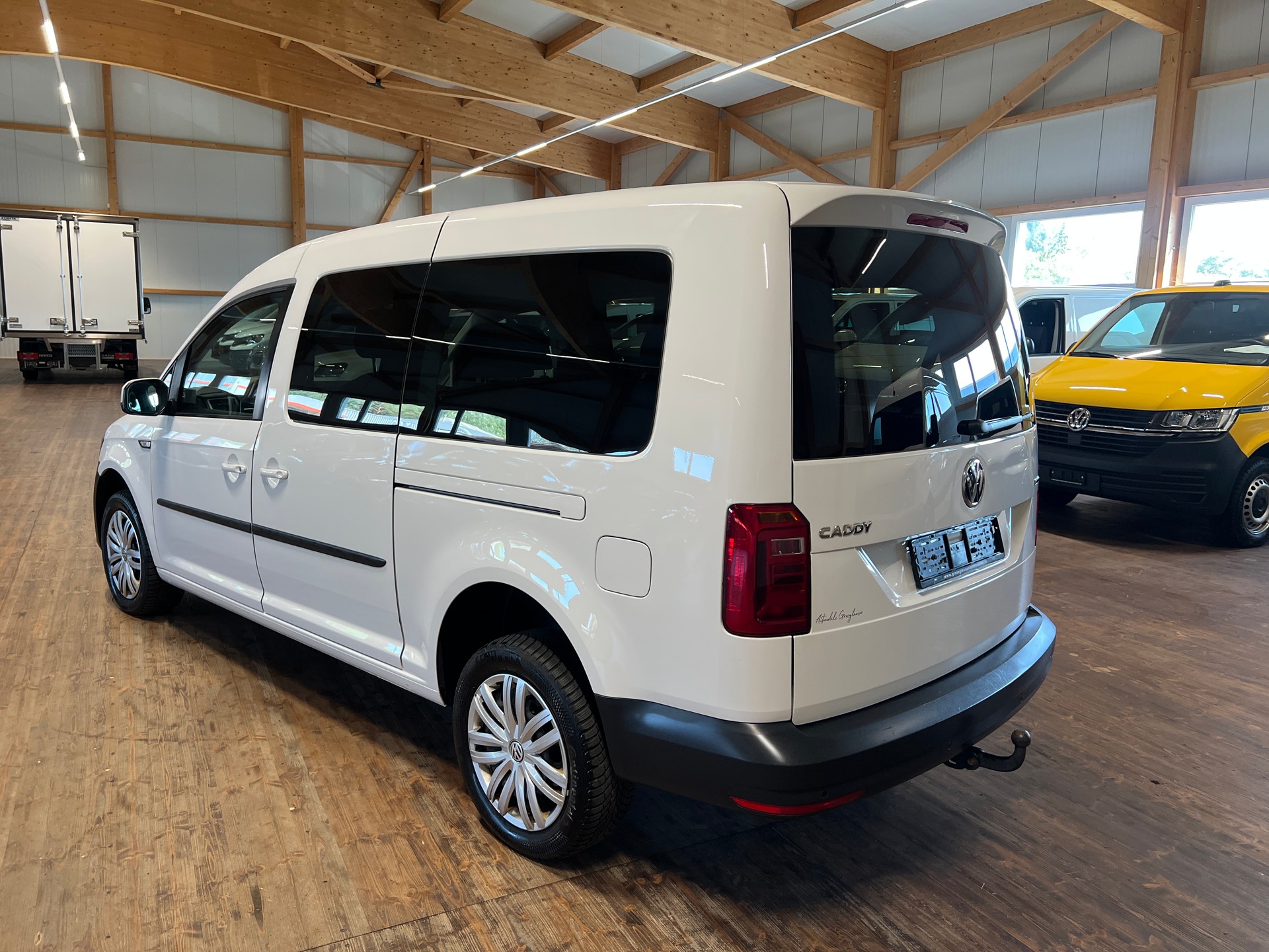 VW Caddy Maxi 2.0 TDI Trendline 4Motion-image-6