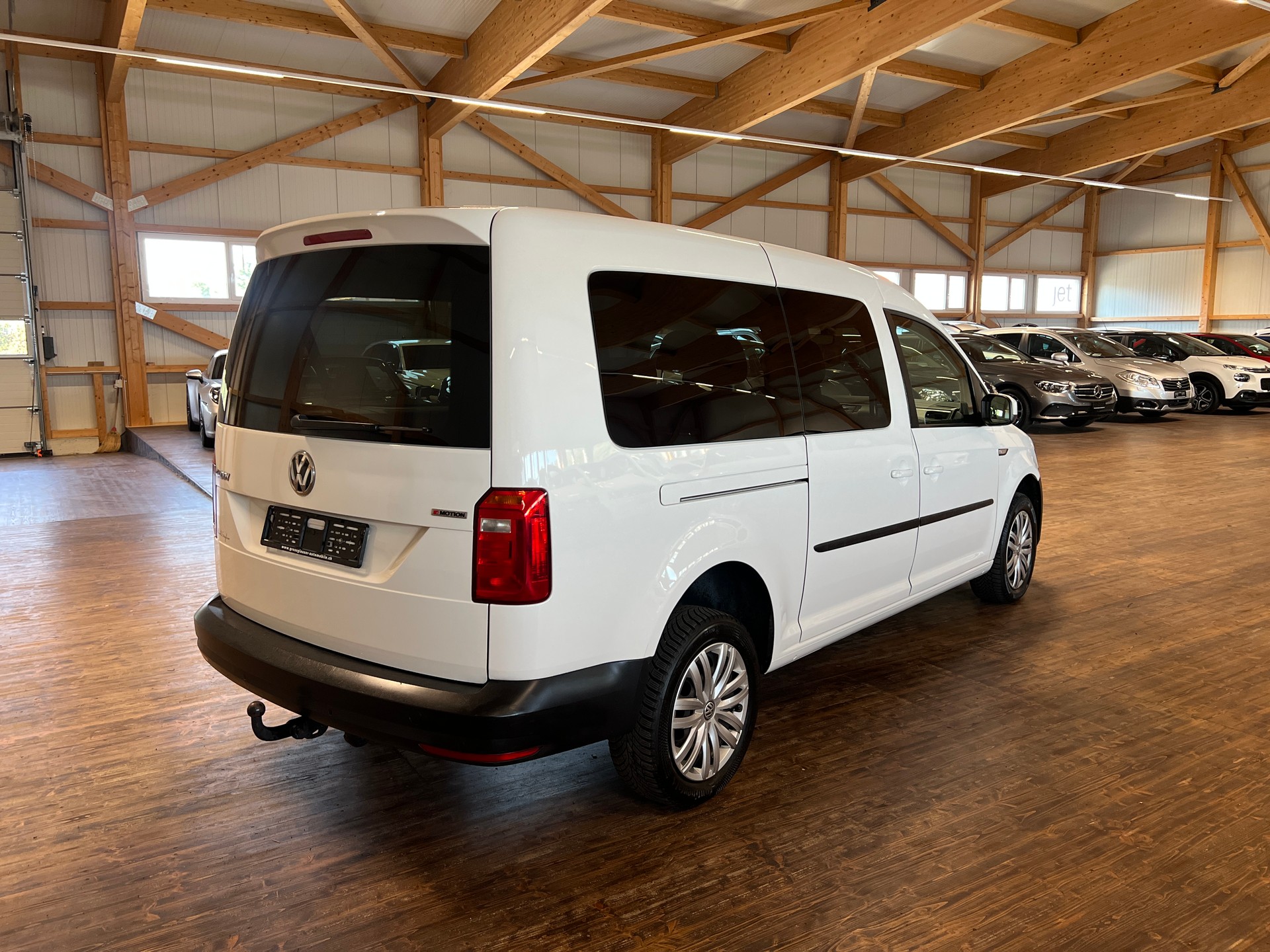 VW Caddy Maxi 2.0 TDI Trendline 4Motion-image-4
