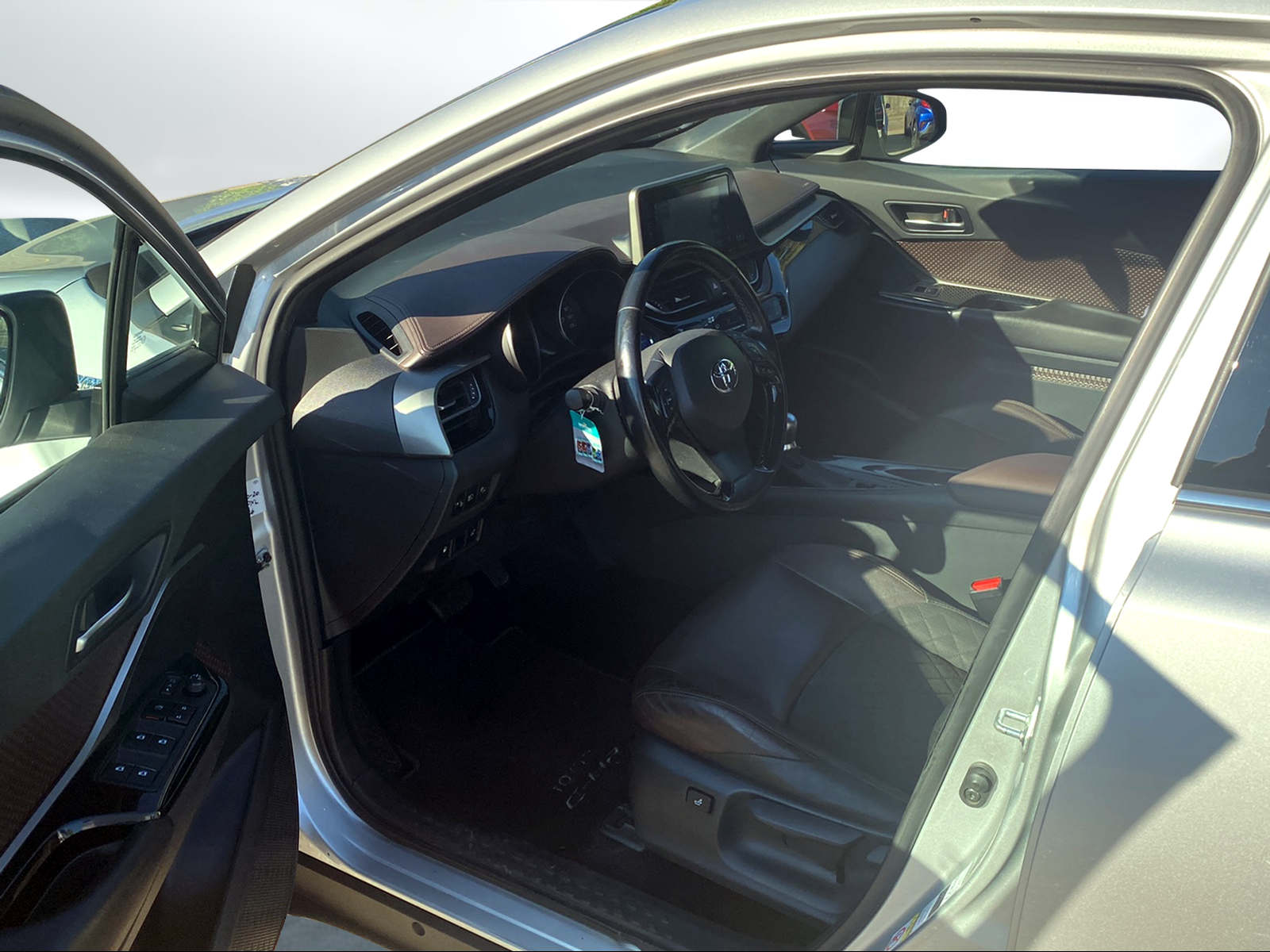 TOYOTA C-HR 1.8 HSD Premium CVT-image-3