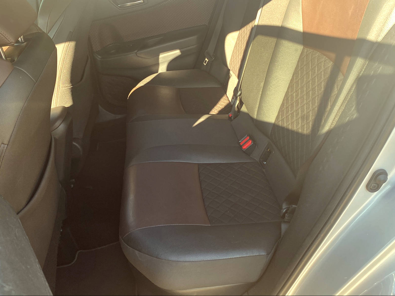 TOYOTA C-HR 1.8 HSD Premium CVT-image-6