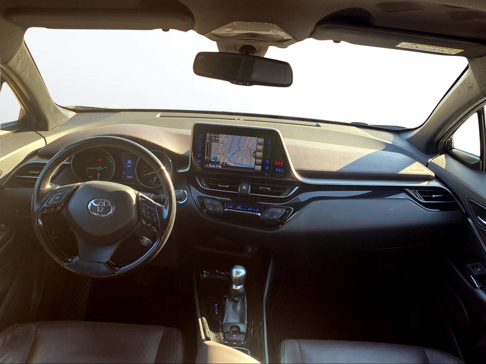 TOYOTA C-HR 1.8 HSD Premium CVT-image-5