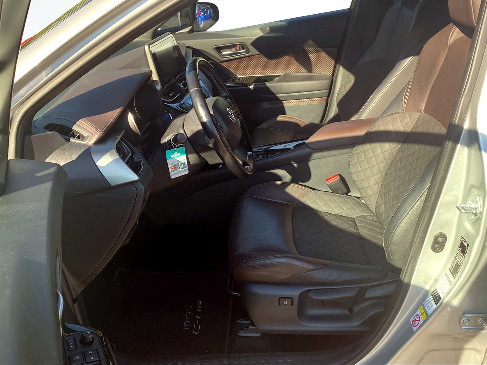 TOYOTA C-HR 1.8 HSD Premium CVT-image-4