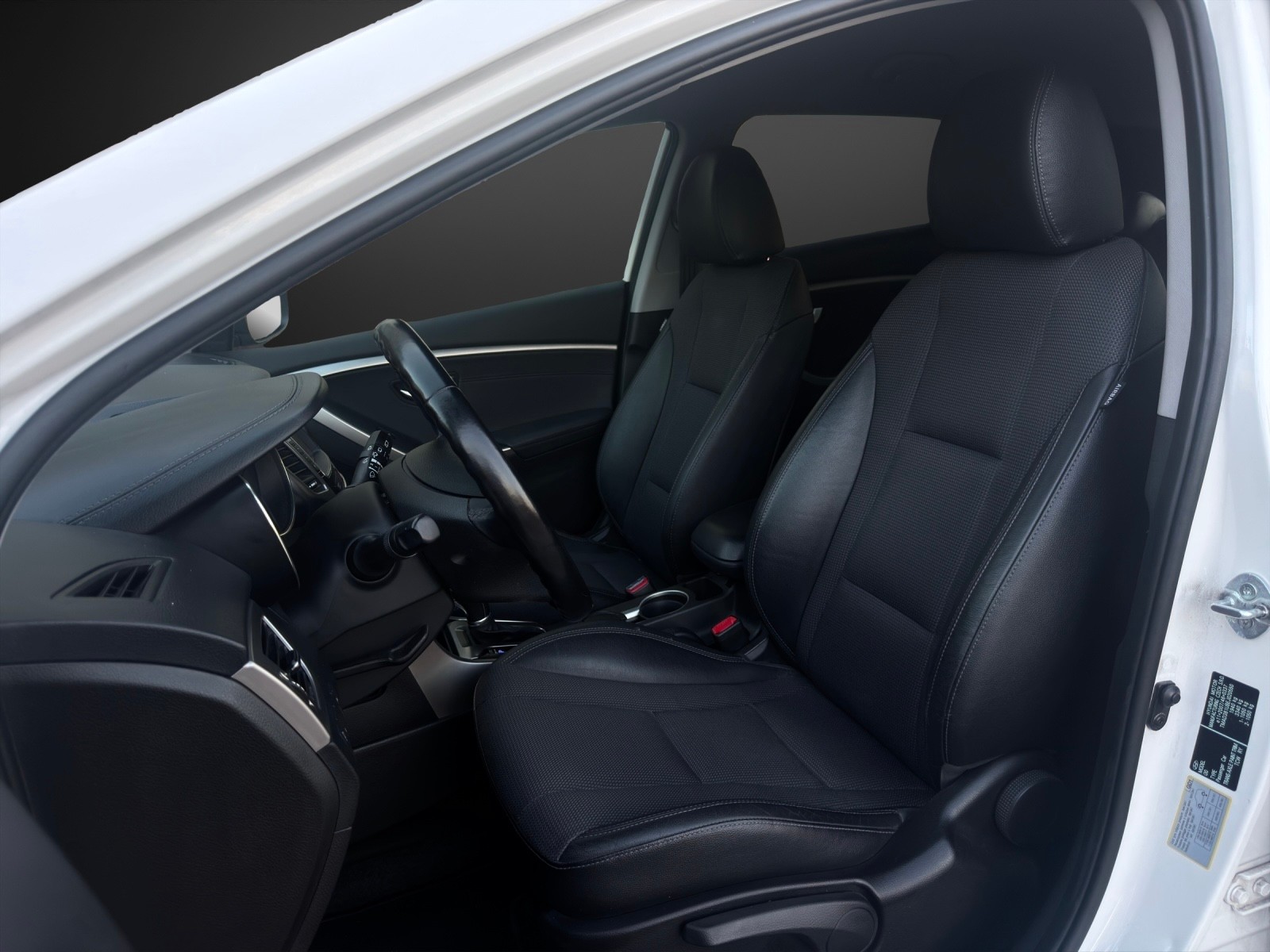 HYUNDAI i30 Wagon 1.6 CRDi Premium Automatic-image-6